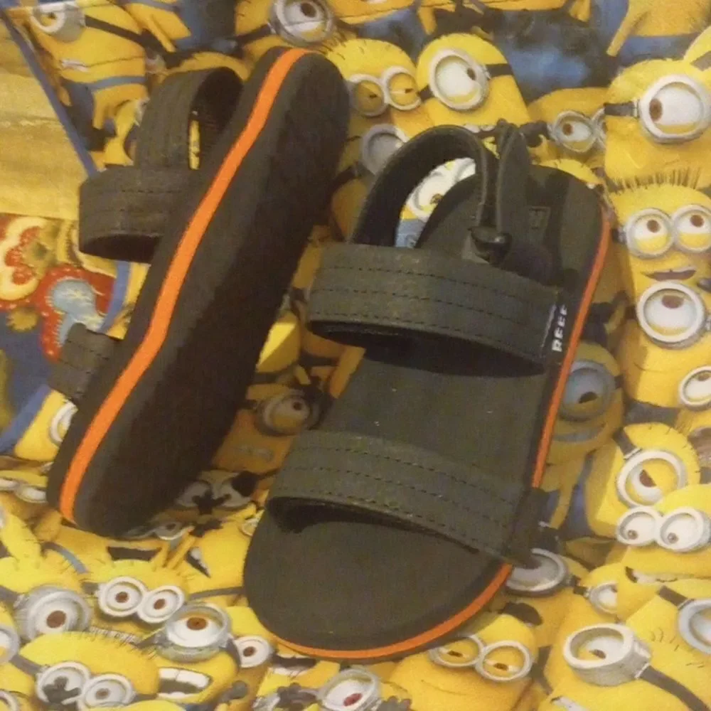 NWOT Reef Youth Sandals!*